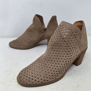 Lucky Brand Tan Suede Podgia Laser Cut Eyelet Ankle Booties Block Heel Size 6.5